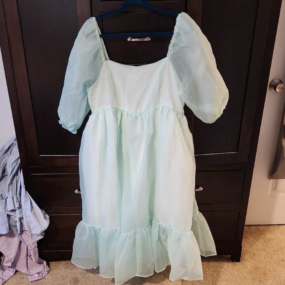 Elegant Mint Green Midi Dress With Puff Sleeves